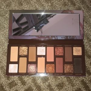 Too faced born this way sunset stripped pallete